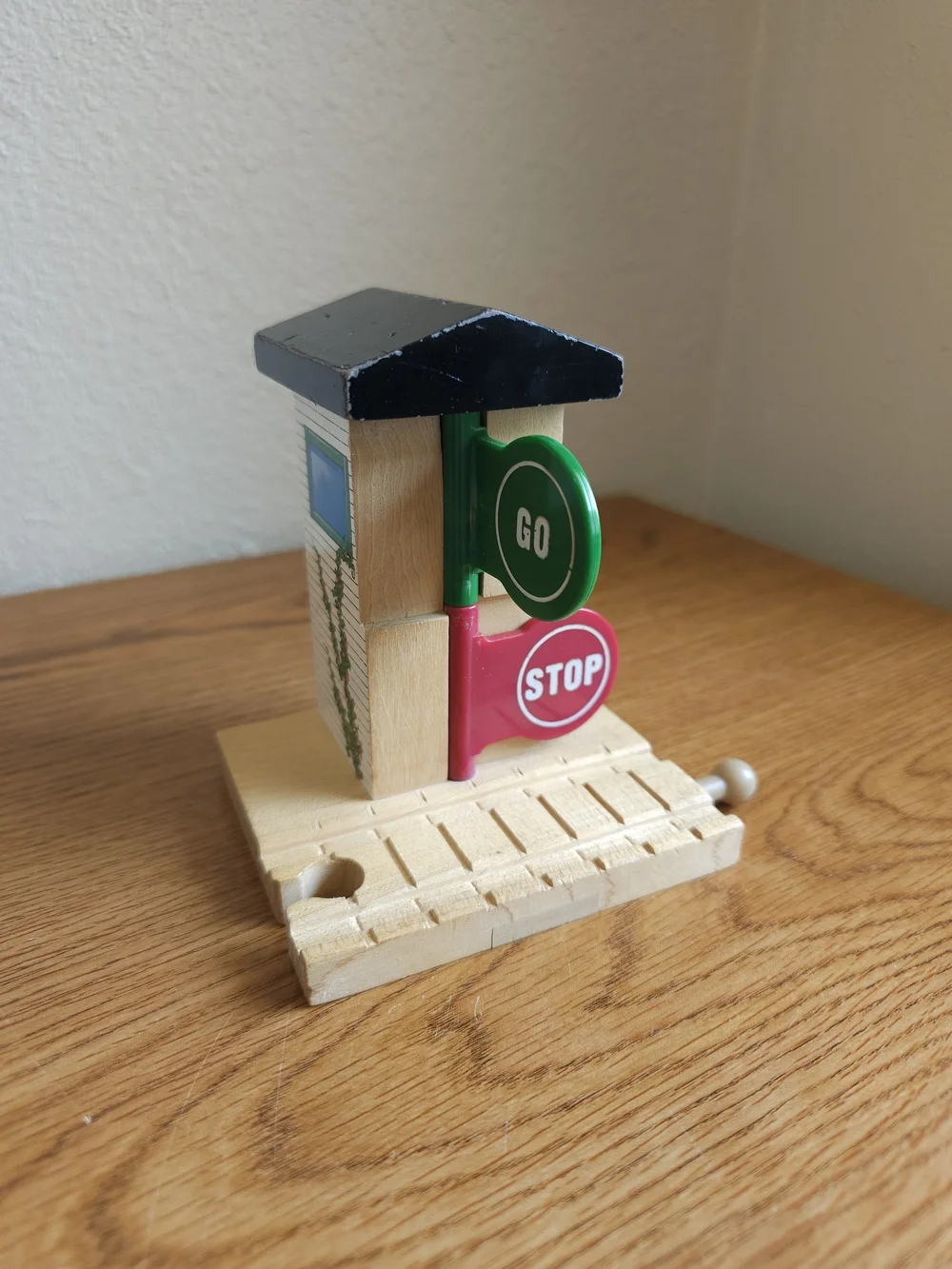 Thomas Wooden Train Crossing Signal Toy with Green 'GO' Red 'STOP' Signs 1999